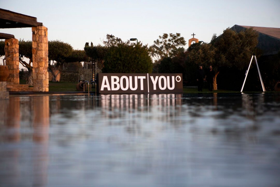 48.ABOUT YOU Χώρος