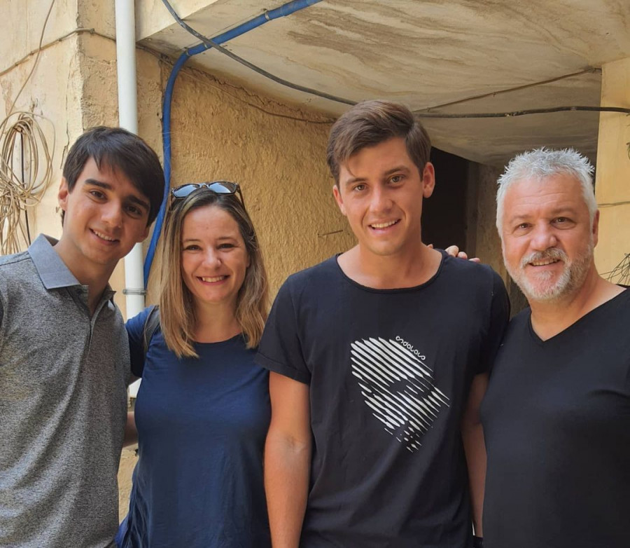petroulakis8