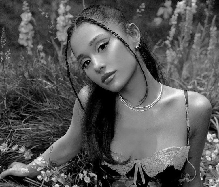 ARIANA_GRANDE_MALLIA.jpg