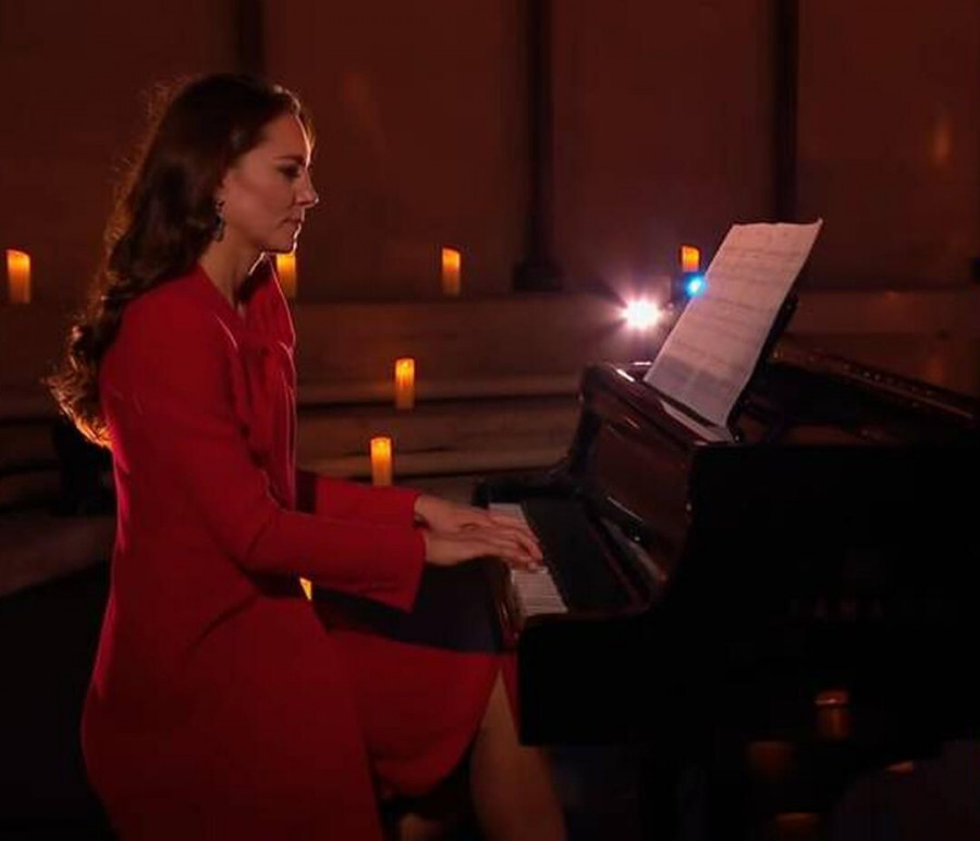 kate middleton red dress christmas7