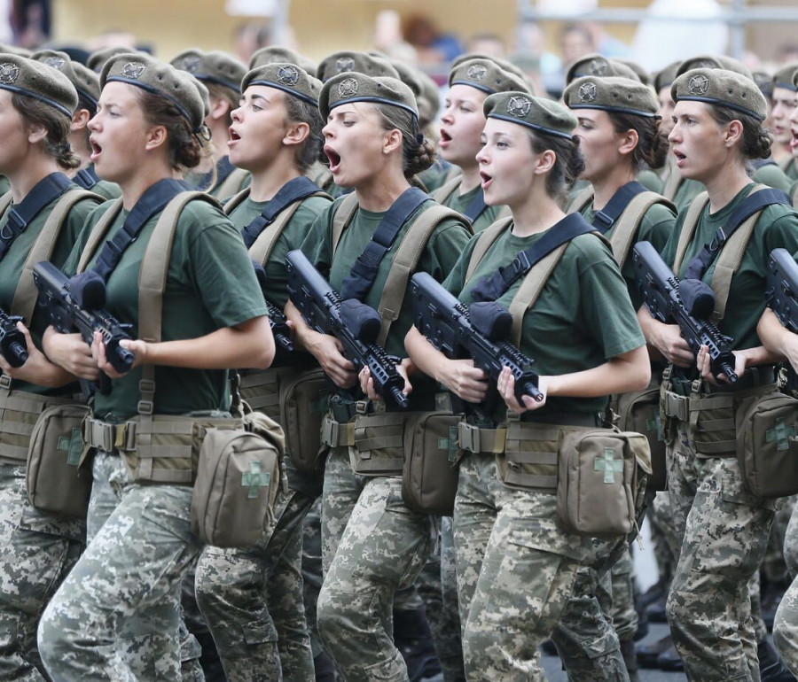 gynaikes stratos oukrania