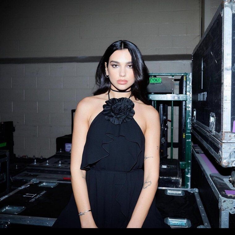dua_lipa_periodeia.jpg