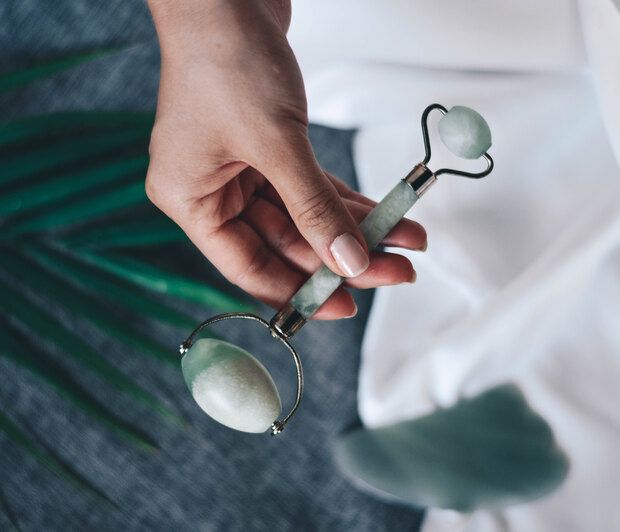 swsti apothikeusi jade roller