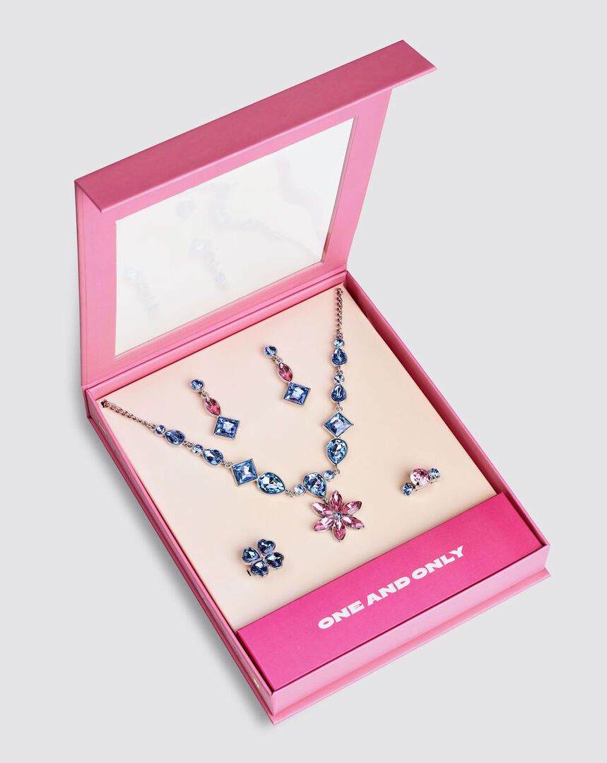 The One And Only necklace set 2