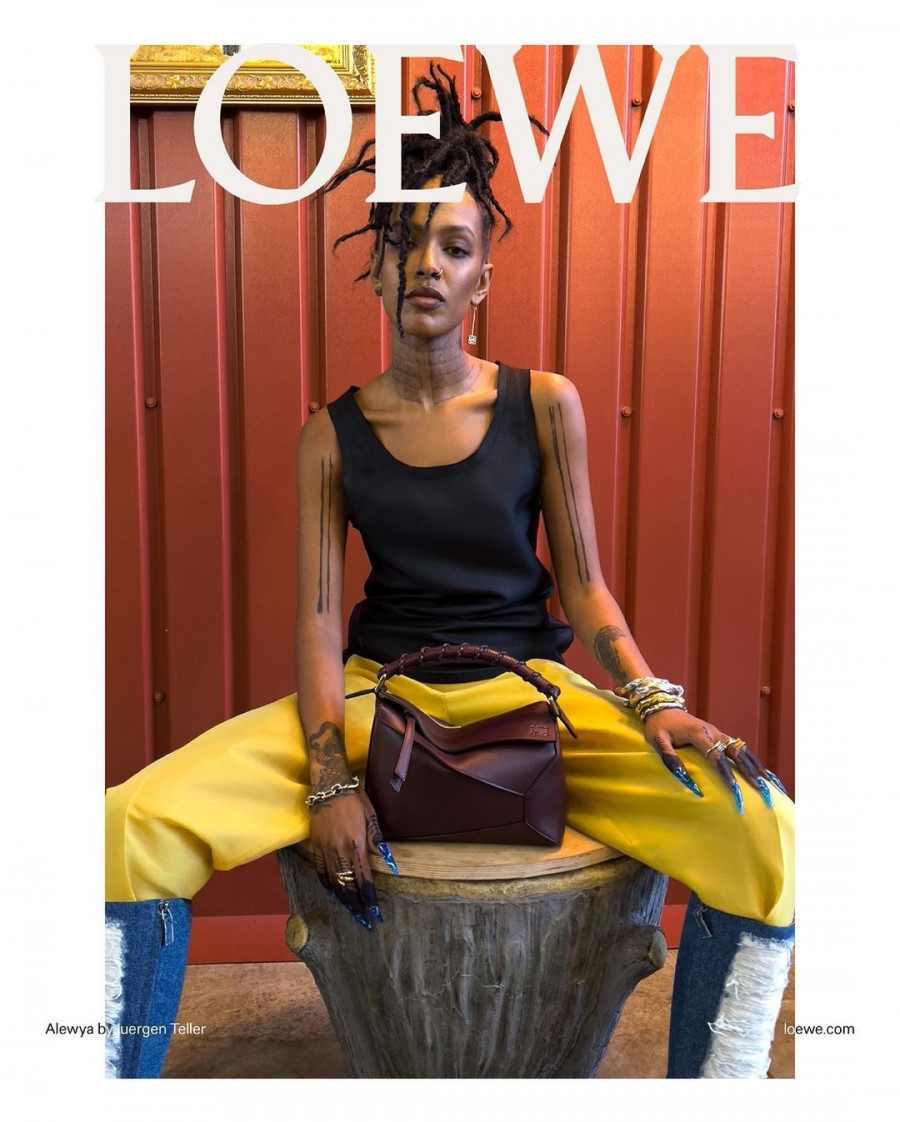 loewe-pre-fall-22-1.jpg