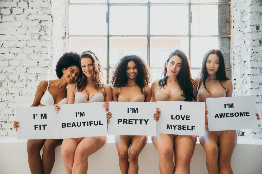 Group,Of,Women,With,Different,Body,And,Ethnicity,Posing,Together