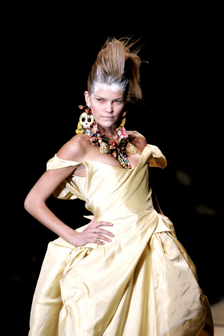 Paris Fashion Week - Ready to Wear Spring/Summer 2005 - Vivienne Westwood - Runway
