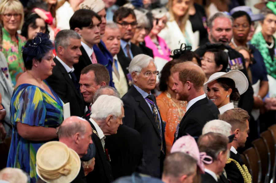prince harry in a crowd