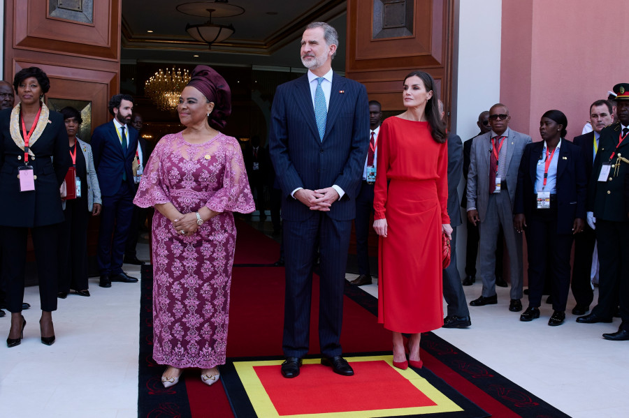 Visit To The National Assembly - Spanish Royals Visit Angola