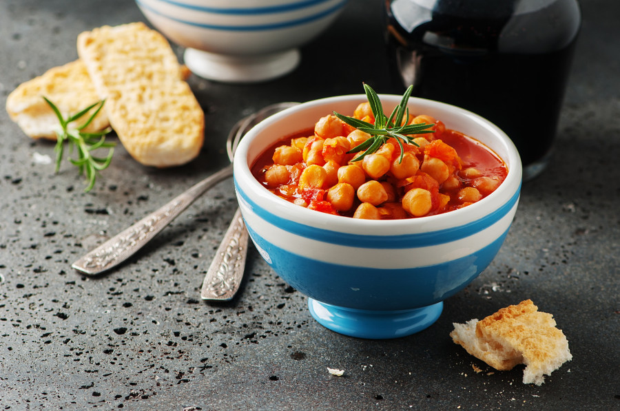 Chick-pea,With,Tomato,,Carrot,And,Rosemary,,Selective,Focus