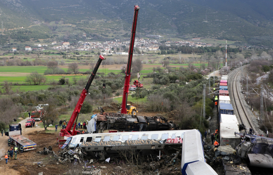 ÐÁÍÏÑÁÌÉÊÅÓ ÅÉÊÏÍÅÓ ÁÐÏ ÔÏ ÓÇÌÅÉÏ ÔÇÓ ÓÕÃÊÑÏÕÓÇÓ ÔÙÍ ÔÑÅÍÙÍ ÓÔÁ ÔÅÌÐÇ