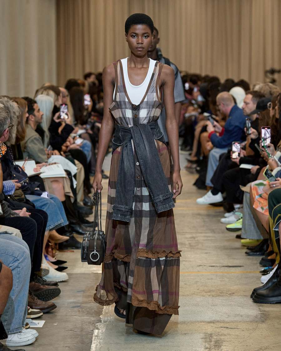Burberry-PO-S23-010.jpg
