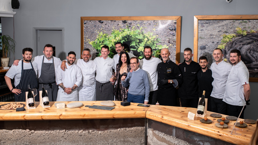 01.-Boutari-Santorini-Chefs-Stories.jpg