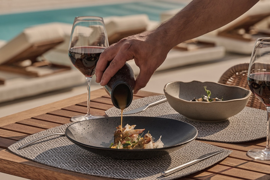 Yi-Hotel-Mykonos_SWOT_Siba-Food.jpg