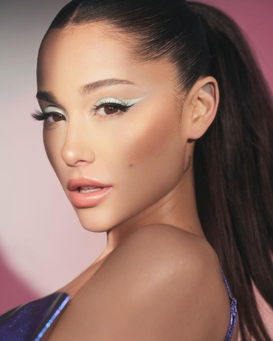 arianagrande_276037051_314593420774545_7776686583221477863_n.jpg
