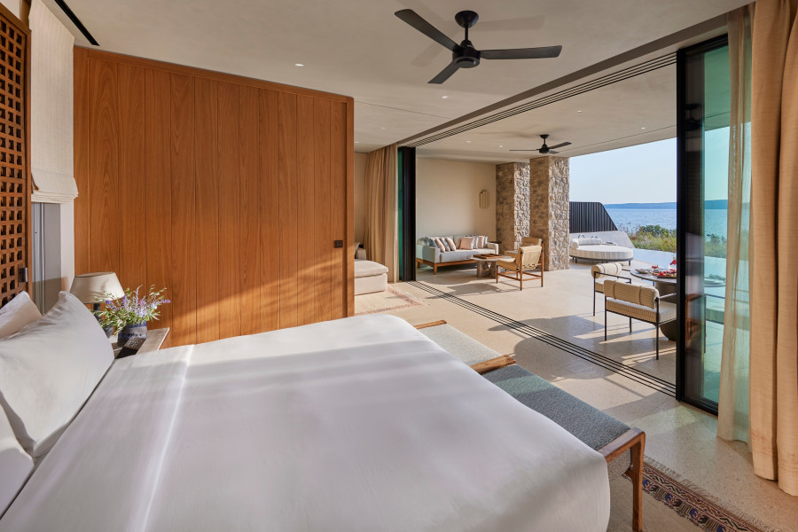Mandarin-Oriental-Costa-Navarino-Mandarin-Pool-Villa.jpg