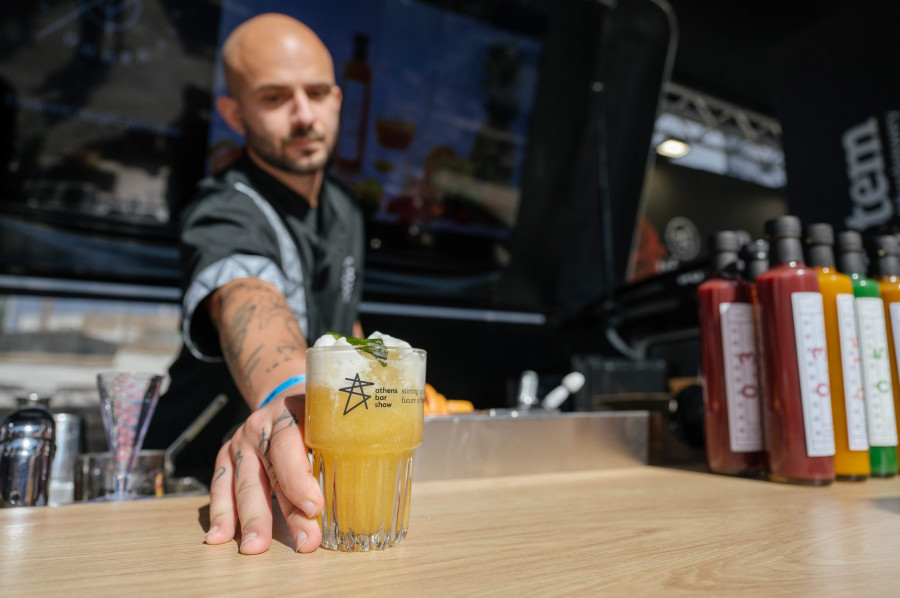 athens_bar_show.jpg