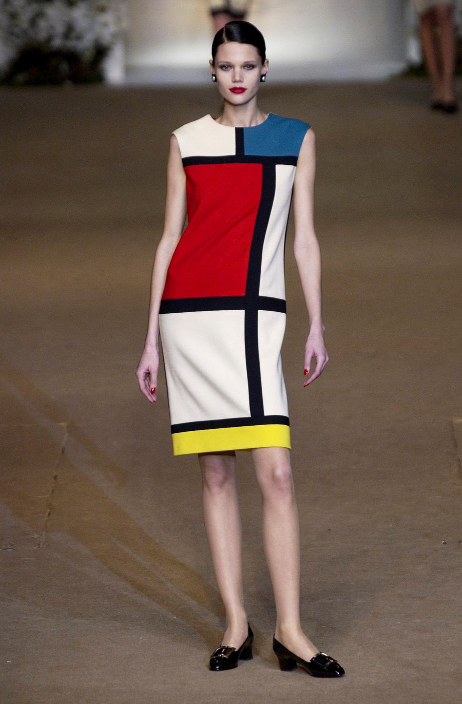 Yves Saint Laurent - Runway - Haute Couture Spring/Summer 2002