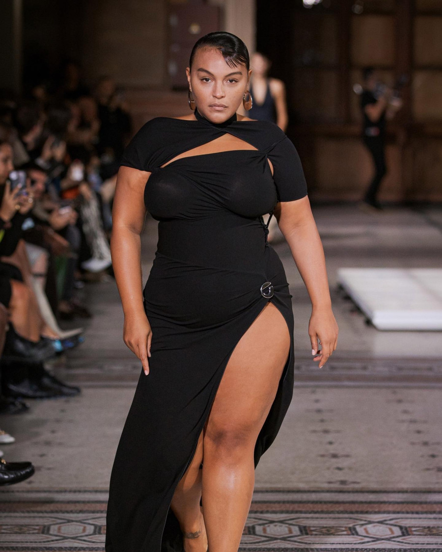 Photo-shared-by-paloma-elsesser-on-October-17-2022-tagging-@samuel_ellis-@helenatejedor-@farahomidi-@duffy_duffy-@arnaud_vaillant-@sebastienmeyer-@coperni-and-@dmcasting..jpg
