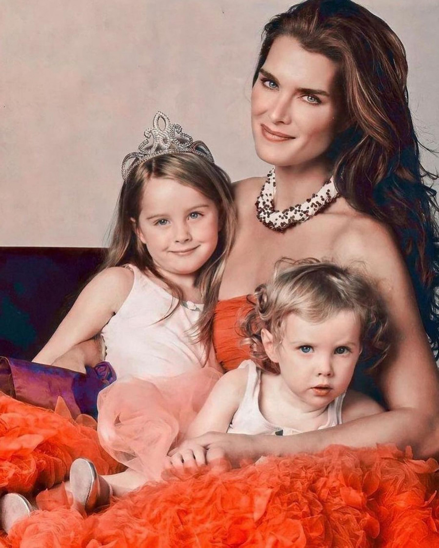 brookeshields_1678315535_3054254539997773070_569304980.jpg