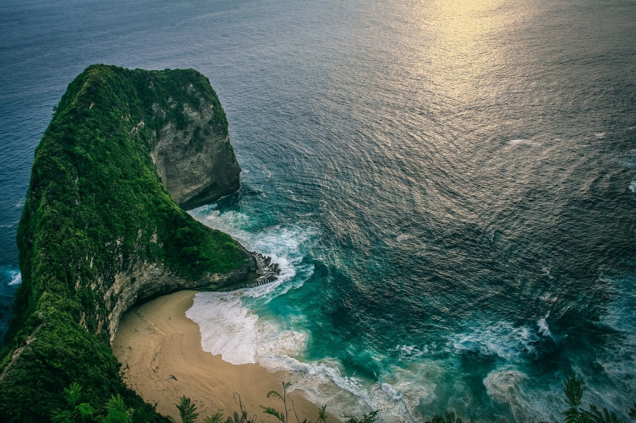 cliff-5954980_1280.jpg