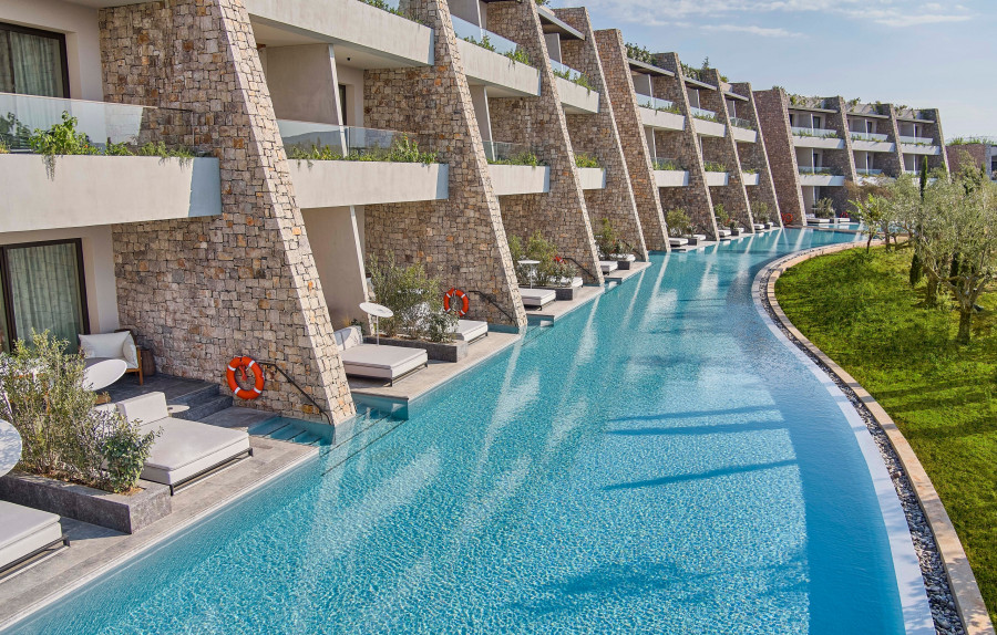 W-Costa-Navarino-Swim-up-rooms.jpg