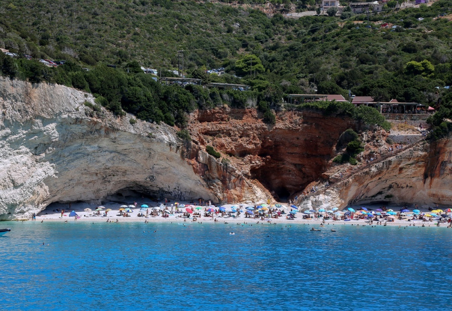 ÖÙÔÏÃÑÁÖÉÊÏ ÏÄÏÉÐÏÑÉÊÏ ÓÔÏ ÍÇÓÉ ÔÇÓ ËÅÕÊÁÄÁÓ <br><br> ÐÁÑÁËÉÁ ÐÏÑÔÏ ÊÁÔÓÉÊÉ