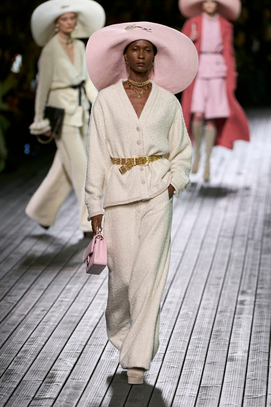 Chanel-F24-014.jpg