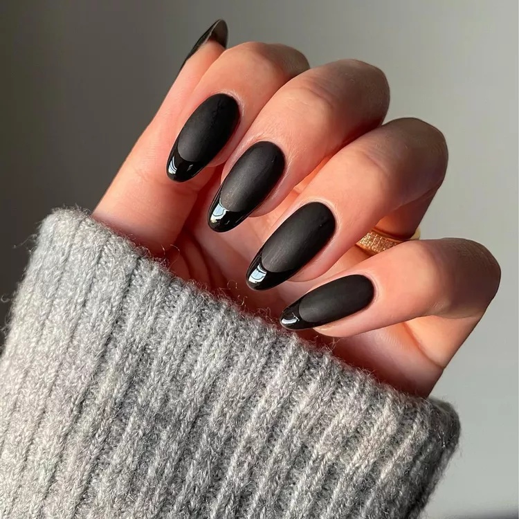 1727848465372-438813226-black-nails.jpg
