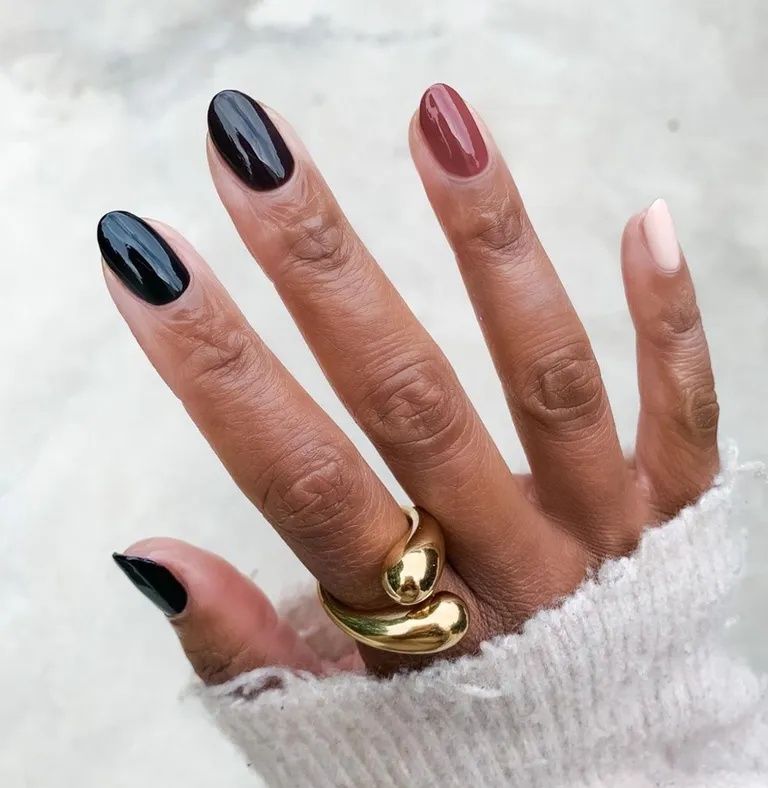 black-nails22.jpg