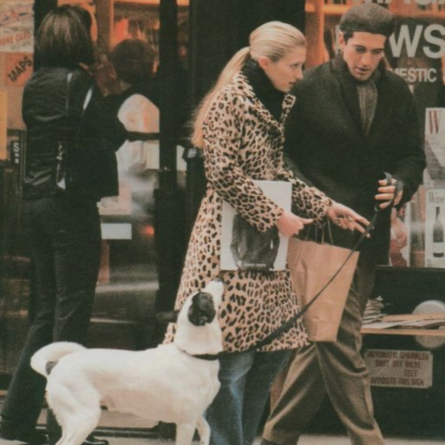 Photo-by-Carolyn-Bessette-Kennedy-in-New-York-New-York.-Den-yparxei-dia8esimh-perigrafh-gia-th-fwtografia...jpg