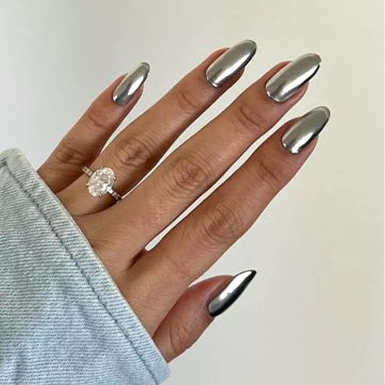 silber-@nailsbyzola.jpg
