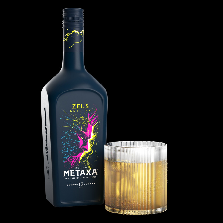 METAXA-12-Stars-Zeus-Limited-Edition-and-Zeus-Sour-cocktail.jpg