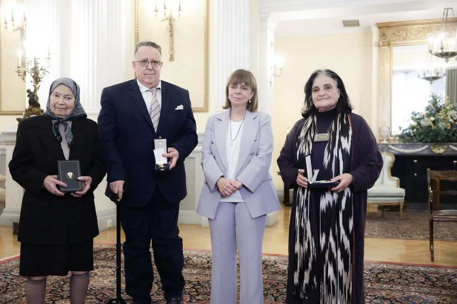 ÔÅËÅÔÇ ÐÁÑÁÓÇÌÏÖÏÑÇÓÇÓ ÁÐÏ ÔÇÍ ÐôÄ ÊÁÔÅÑÉÍÁ ÓÁÊÅËËÁÑÏÐÏÕËÏÕ ÓÔÏ ÐÑÏÅÄÑÉÊÏ ÌÅÃÁÑÏ <br><br> Ã.Ô ÐôÄ ÌÁÍÙËÏÐÏÕËÏÓ ÈÏÄÙÑÇÓ