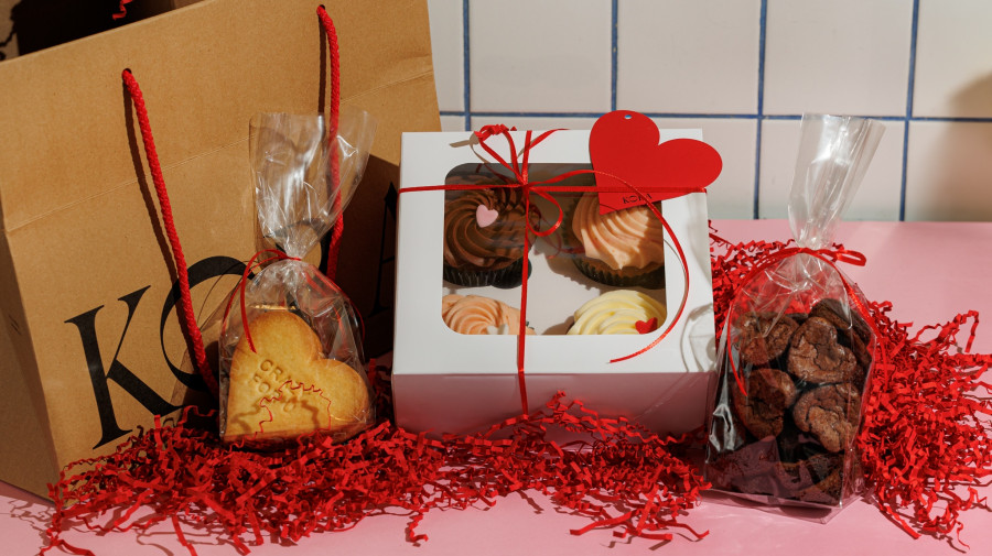 valentines-day_kora_2025_photo-by-Alex-Antoniadis-(cookies-brownies-cupcakes)-(1).jpg