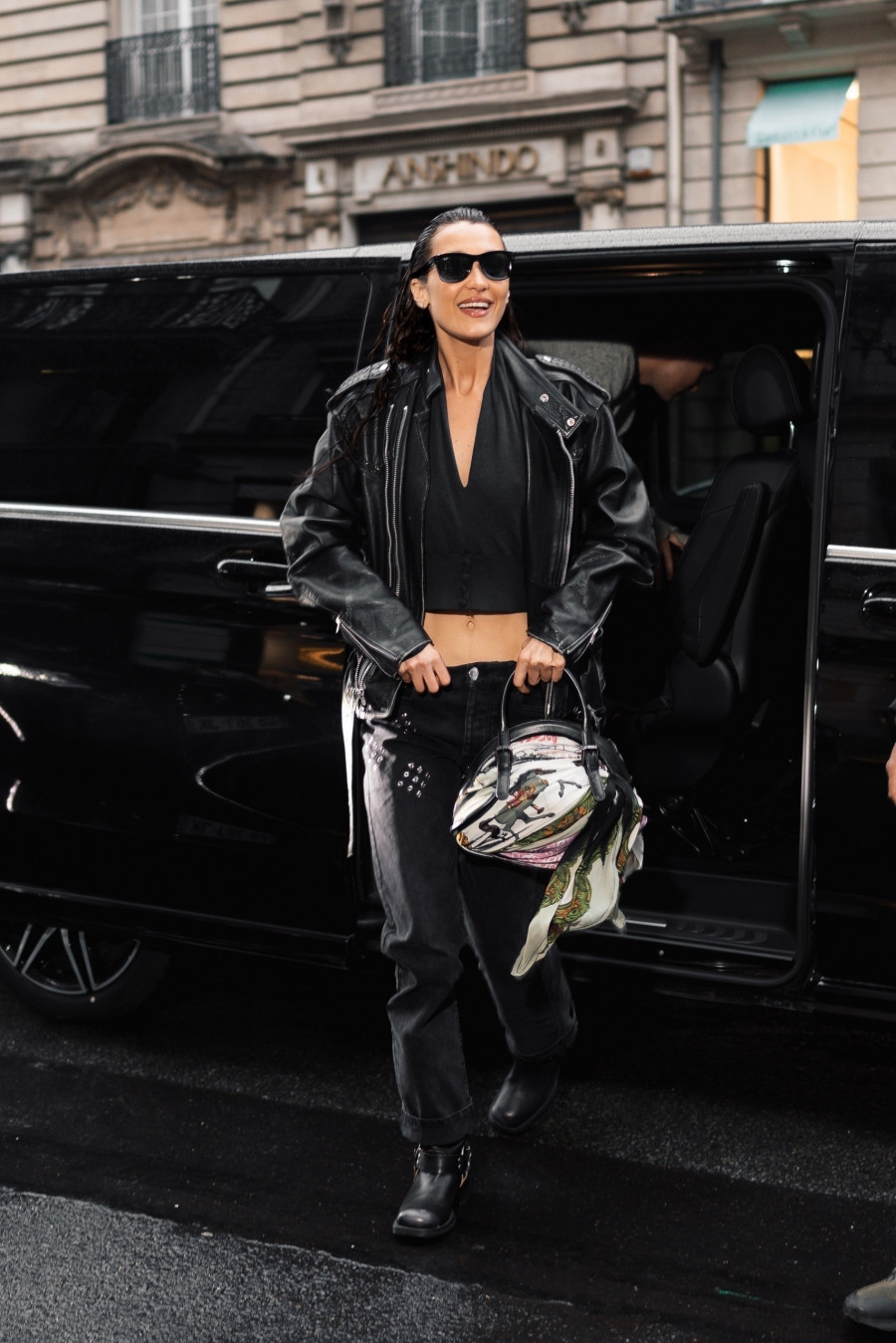 1744888209597-262642465-BELLA-HADID-WEARING-DIESEL-TRASH-D-BAG.jpg