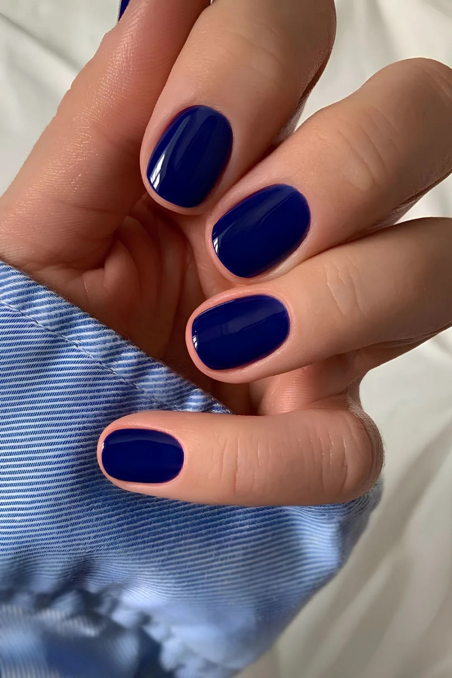Short-navy-blue-manicure.jpg.jpg