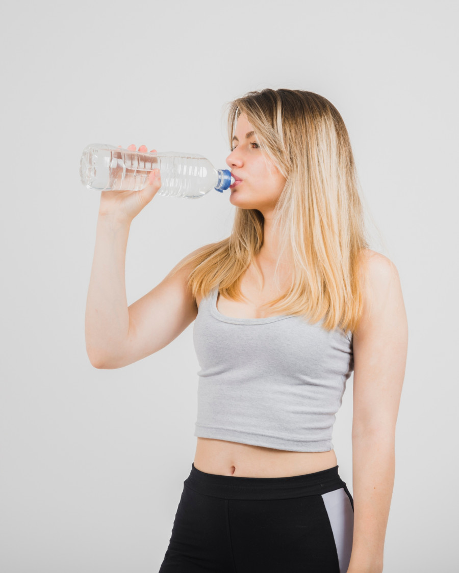 sporty-girl-drinking-water.jpg
