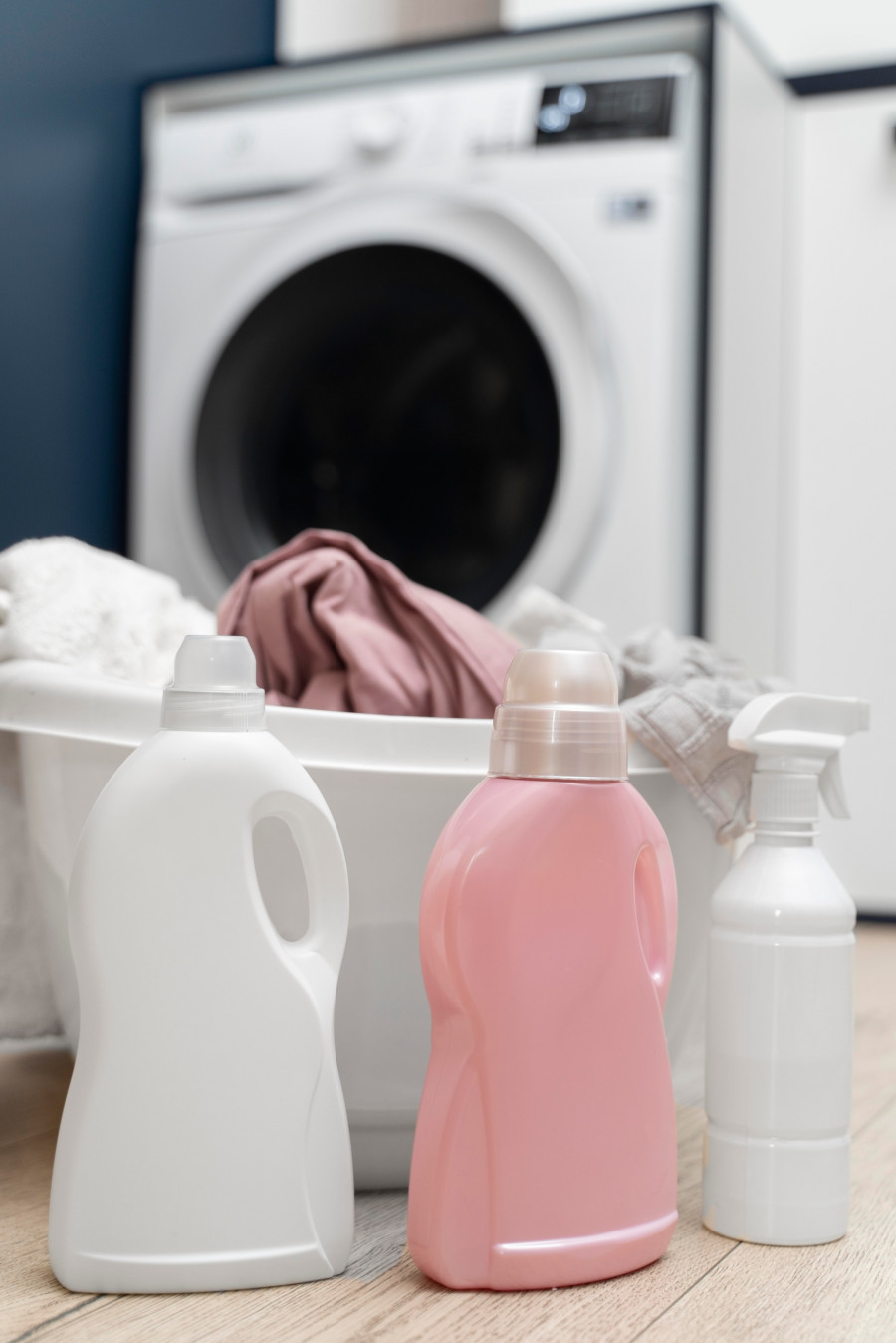 arrangement-clothes-basket-washing-room.jpg