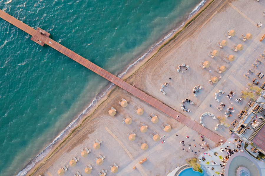 w-costanavarino-beach.jpg