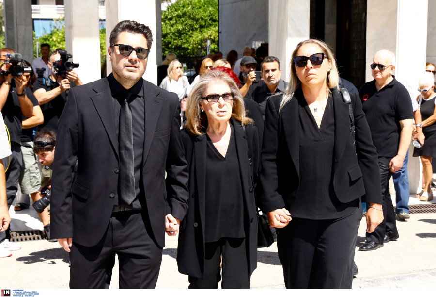 ΕΞΟΔΙΟΣ ΑΚΟΛΟΥΘΙΑ ΤΟΥ ΔΗΜΟΣΙΟΓΡΑΦΟΥ ΔΗΜΗΤΡΗ ΚΩΝΣΤΑΝΤΑΡΑ