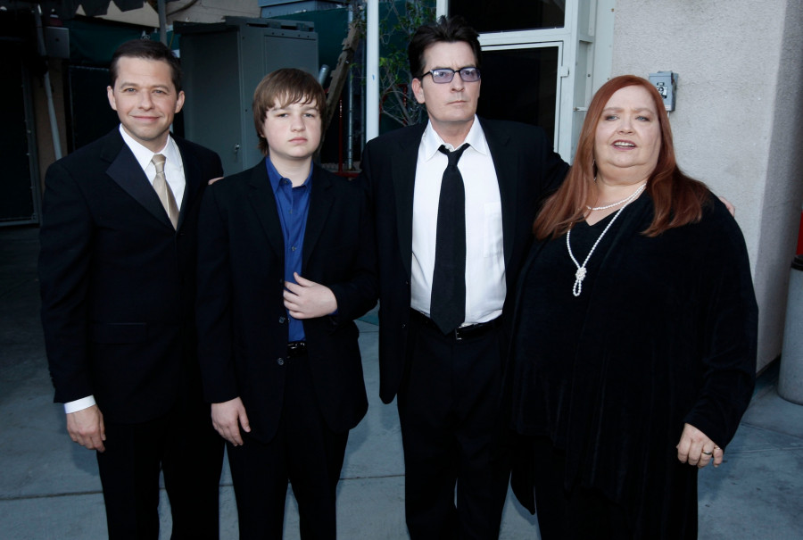 Jon Cryer,Angus T. Jones,Charlie Sheen,Conchata Ferrell