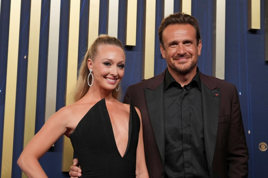 Kayla Radomski,Jason Segel