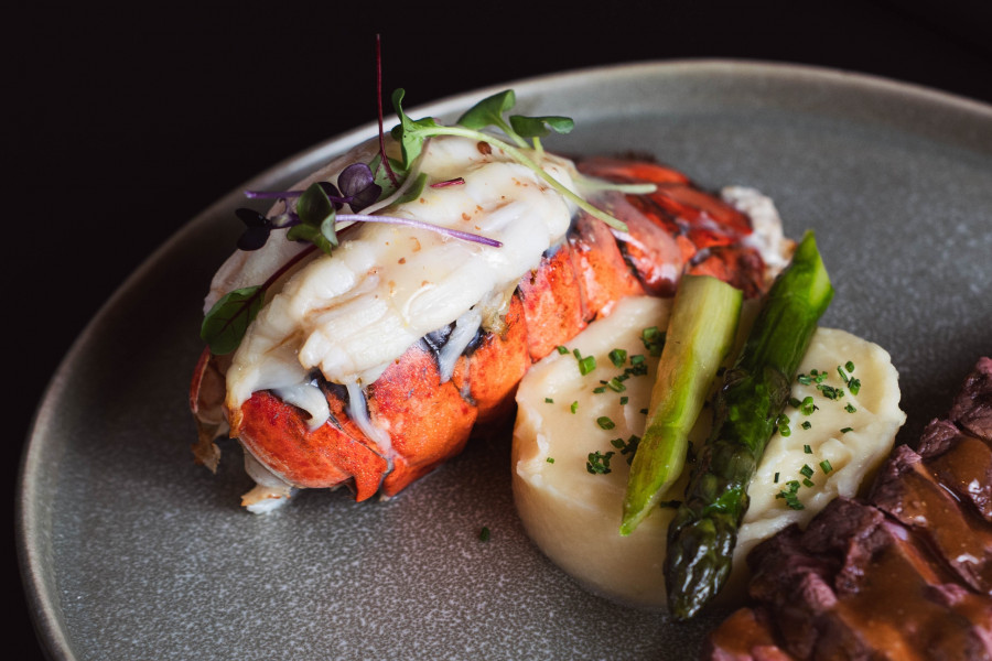 moocasa-steak-and-lobster-2.jpg