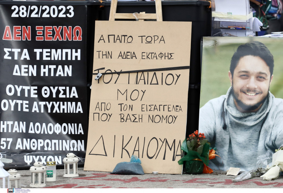 ΣΥΝΕΧΙΖΕΙ ΓΙΑ 20η ΜΕΡΑ ΤΗΝ ΑΠΕΡΓΙΑ ΠΕΙΝΑΣ Ο ΠΑΤΕΡΑΣ ΤΟΥ ΘΥΜΑΤΟΣ ΤΩΝ ΤΕΜΠΩΝ ΝΤΕΝΙ ΡΟΥΤΣΙ ΣΤΟ ΣΥΝΤΑΓΜΑ <br><br>