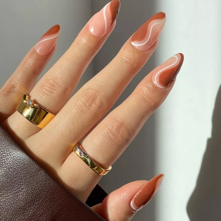caramel-nails-disseynails.jpg