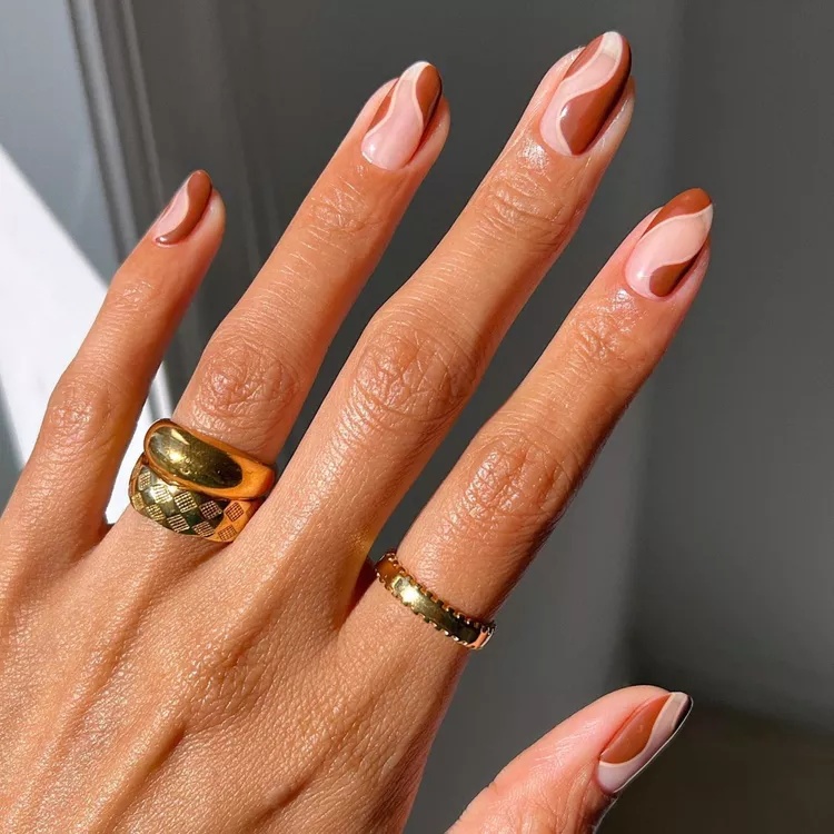 overglowedit-caramel-nails.jpg