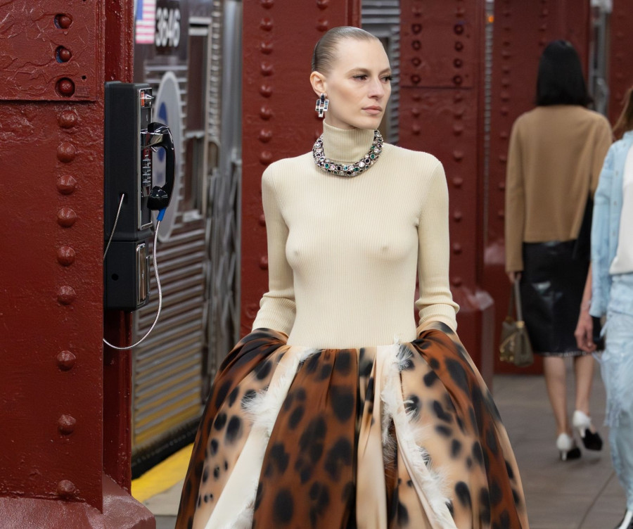 CHANEL 2025/26 MΓ©tiers d'art Fashion Show