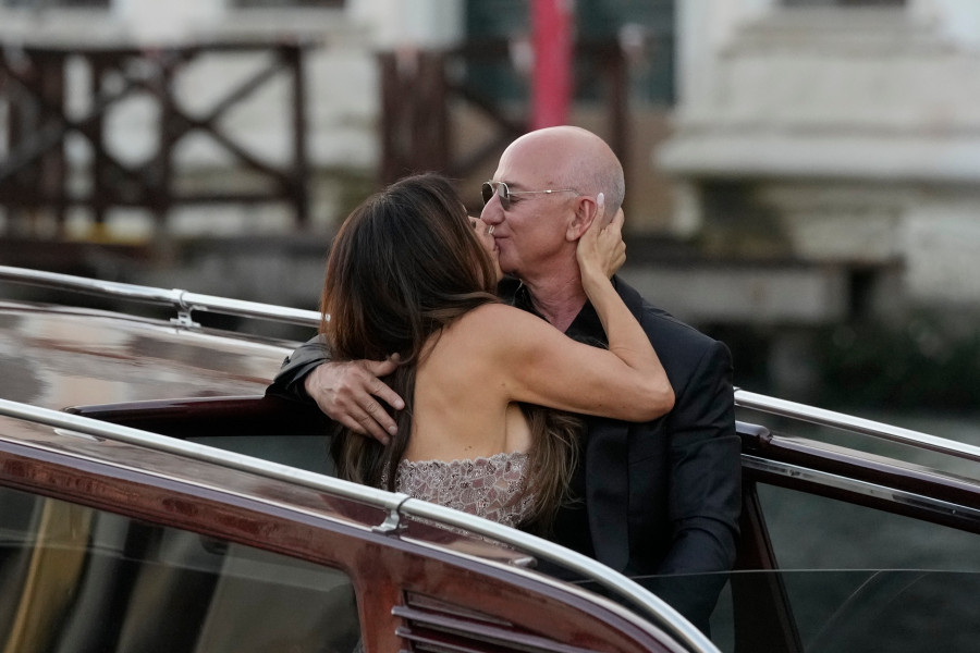 Lauren Sanchez Bezos,Jeff Bezos