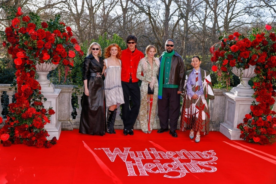 Jacob Elordi,Margot Robbie,Emerald Fennell,Alison Oliver,Shazad Latif,Hong Chau